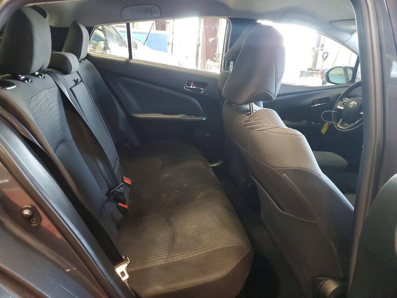 2016 TOYOTA PRIUS
