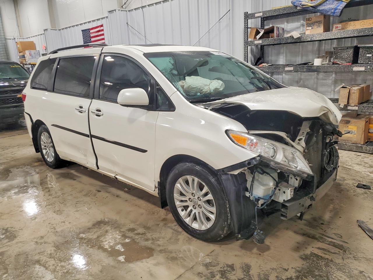 2017 TOYOTA SIENNA