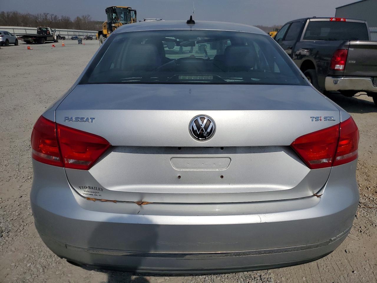 2014 VOLKSWAGEN Passat