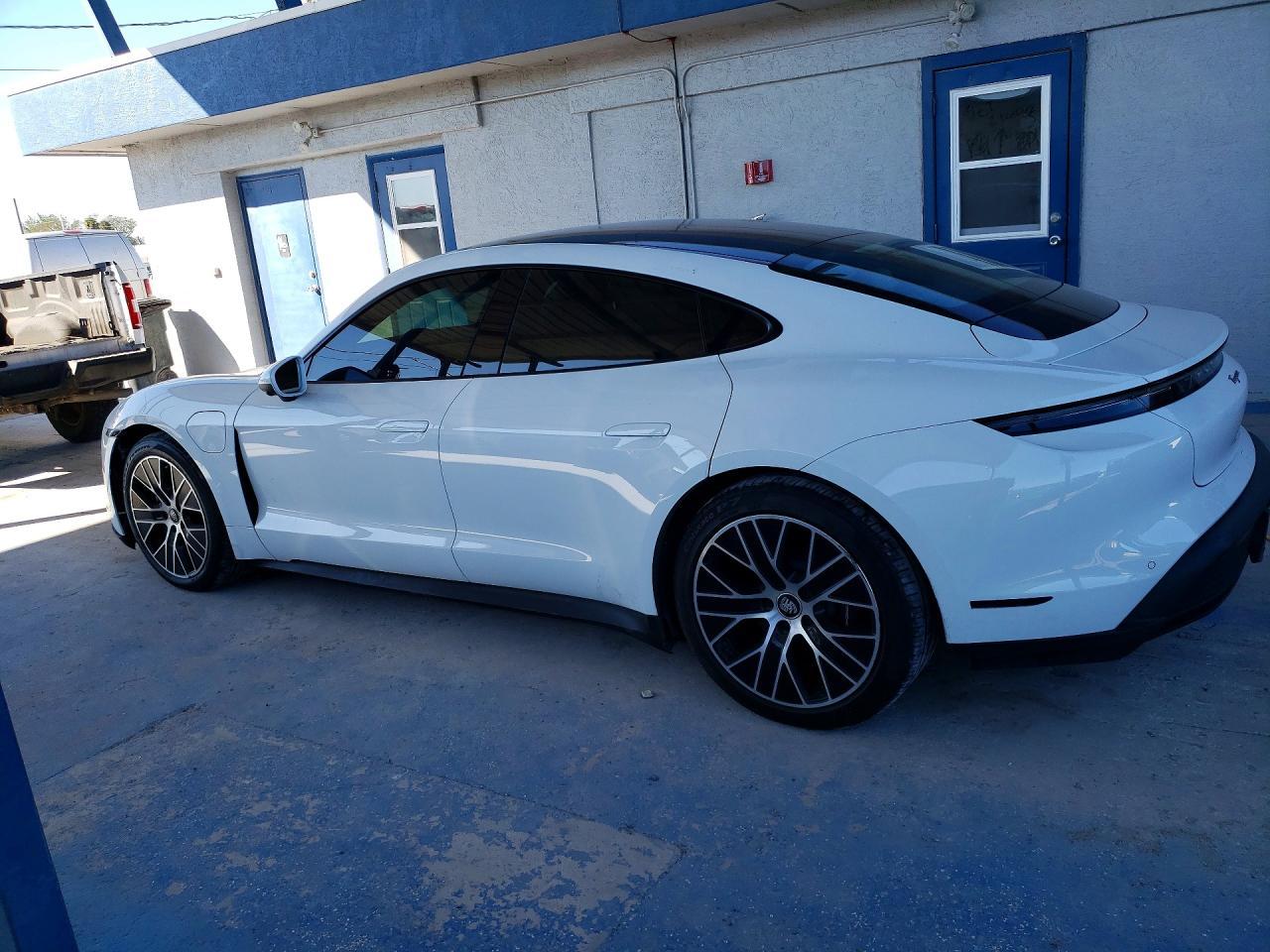 2021 PORSCHE Taycan