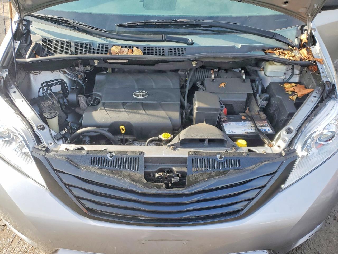 2013 TOYOTA SIENNA