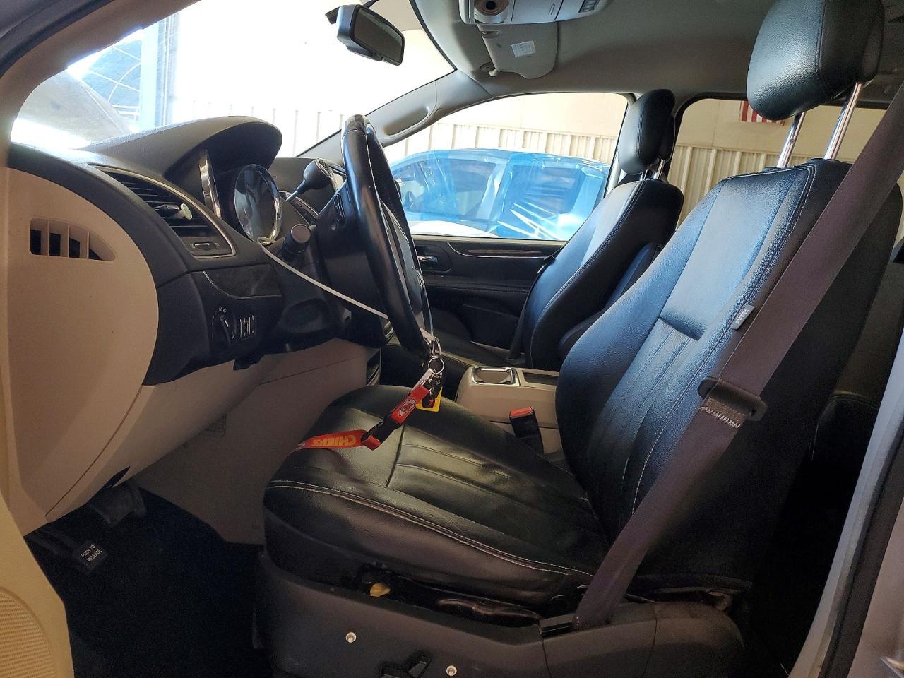 2016 CHRYSLER Town & Country