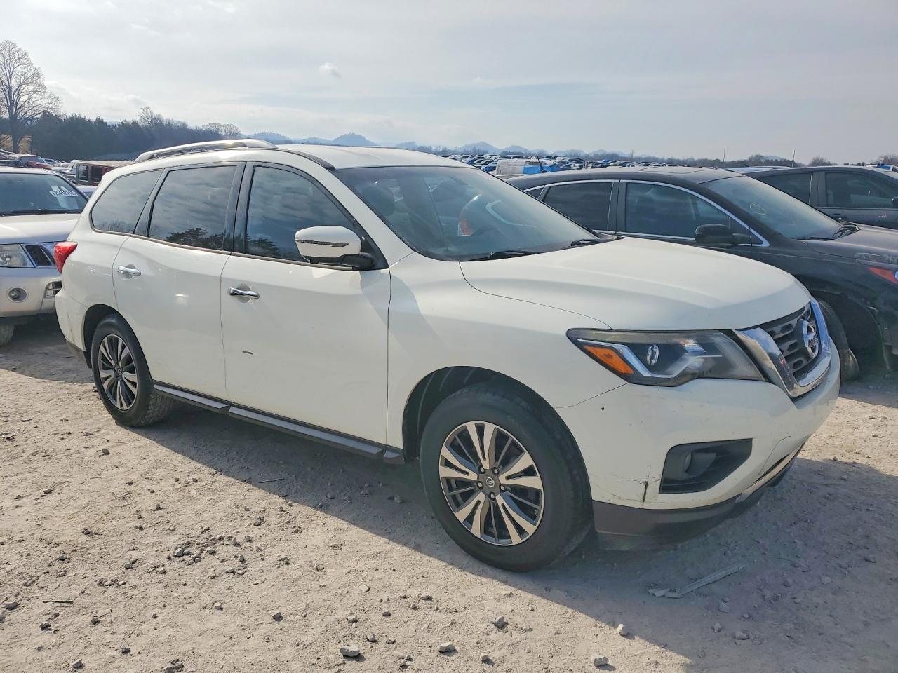 2017 NISSAN PATHFINDER