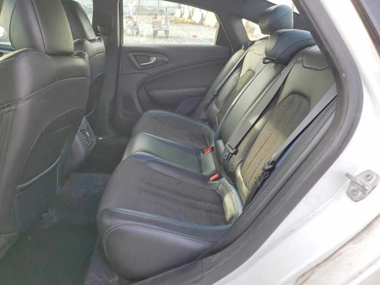 2015 CHRYSLER 200