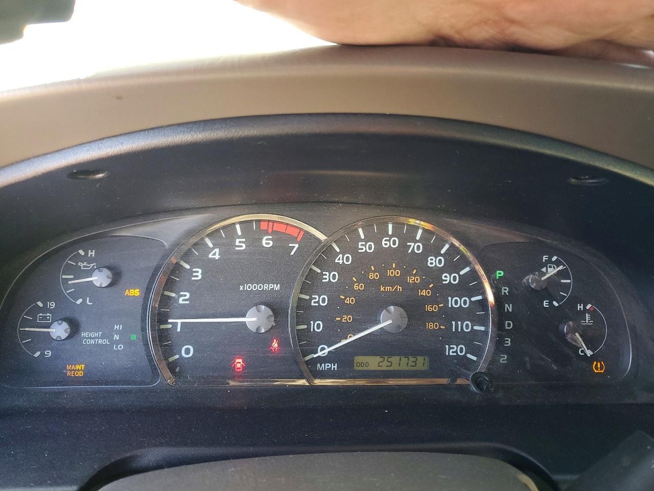 2005 TOYOTA Sequoia