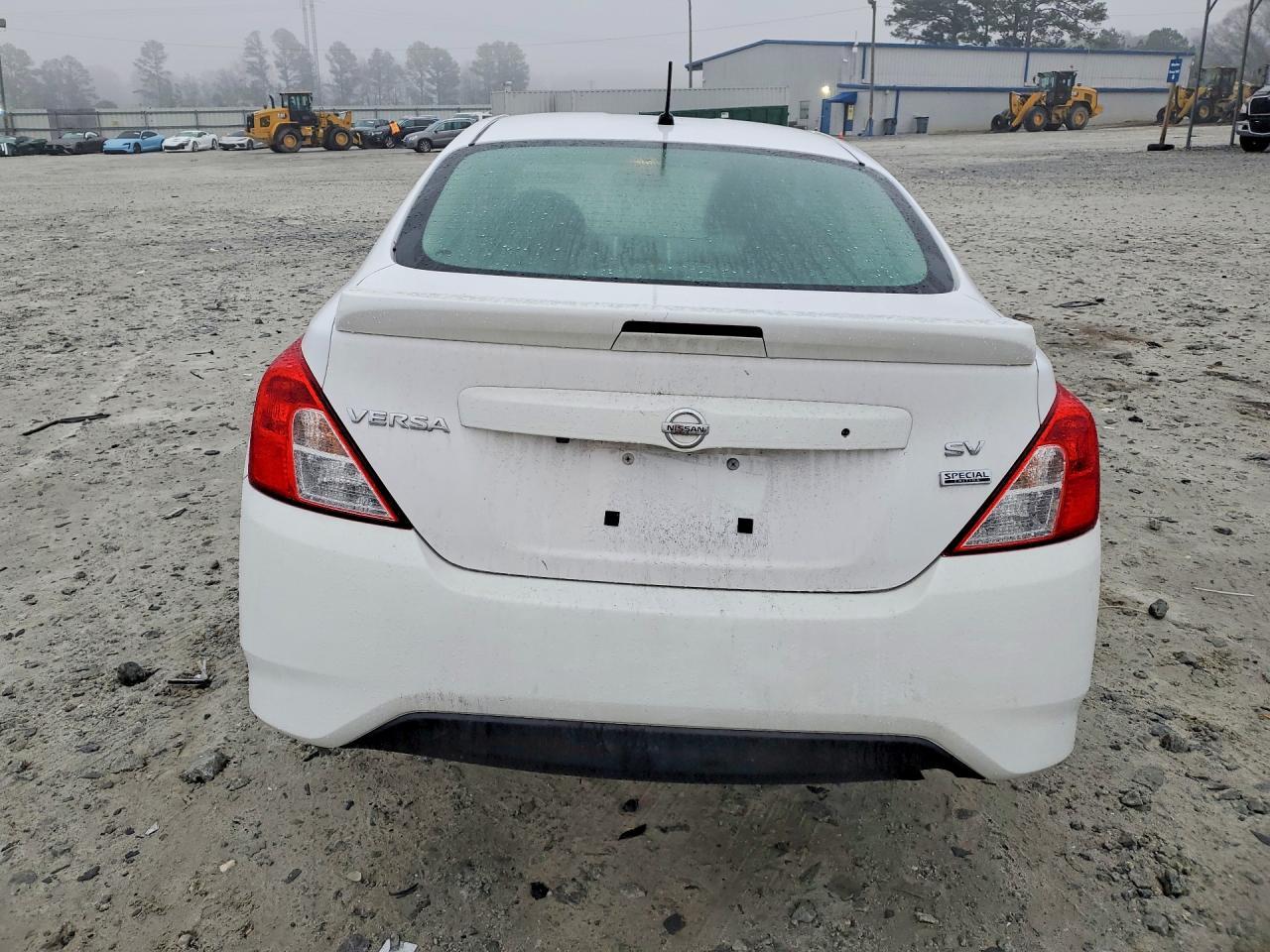 2018 NISSAN VERSA