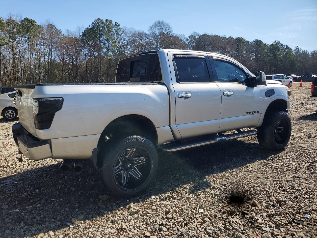 2017 NISSAN Titan