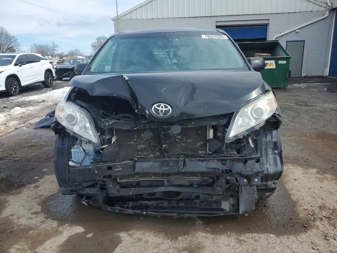 2017 TOYOTA SIENNA