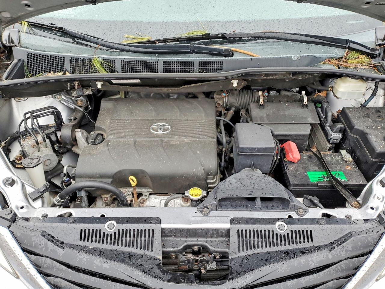 2013 TOYOTA SIENNA