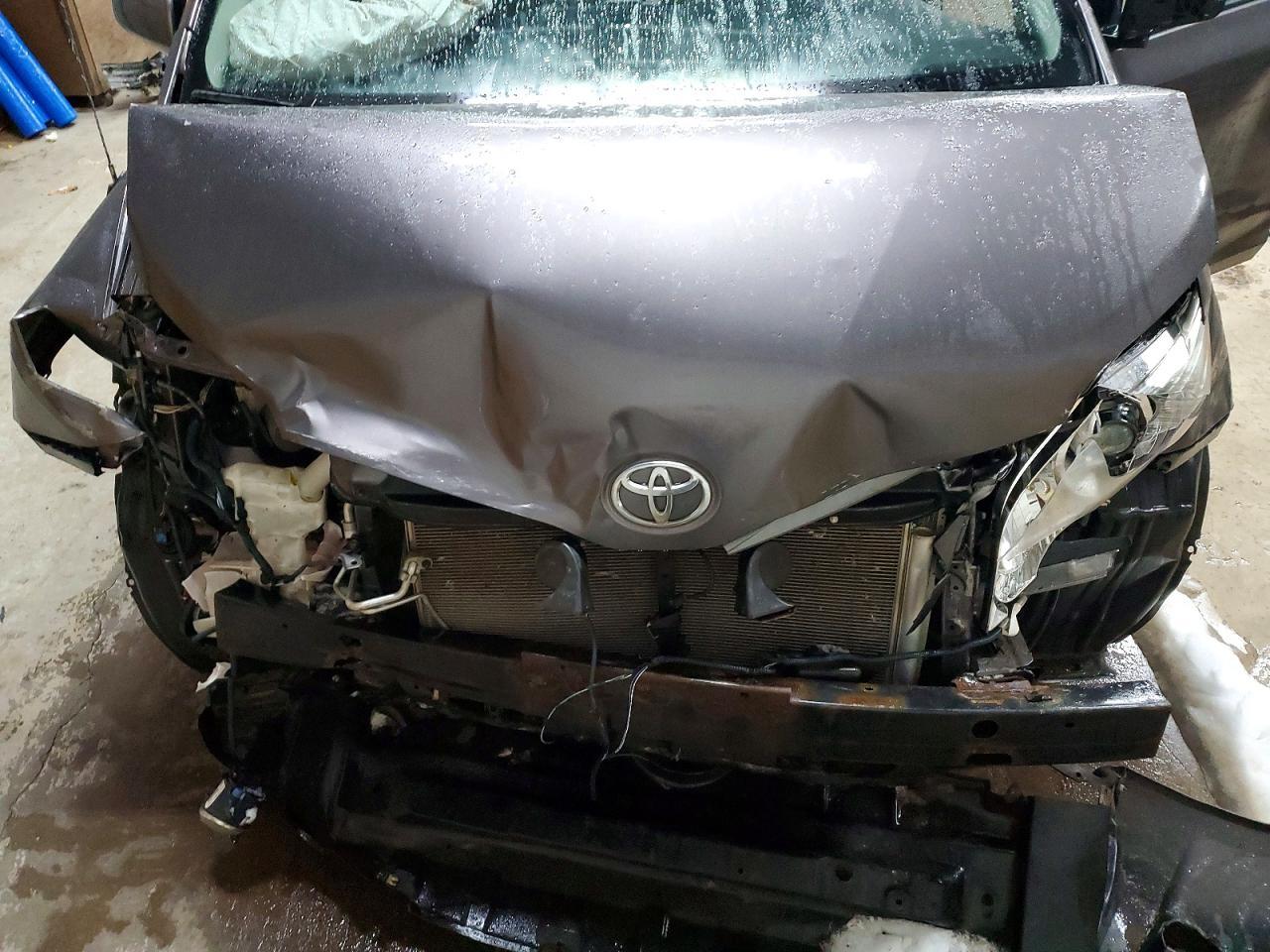 2013 TOYOTA SIENNA