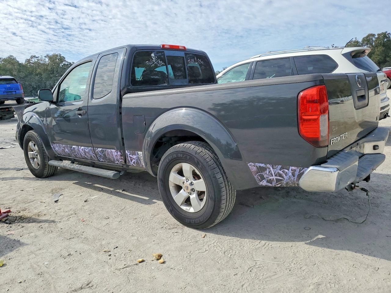 2012 NISSAN Frontier