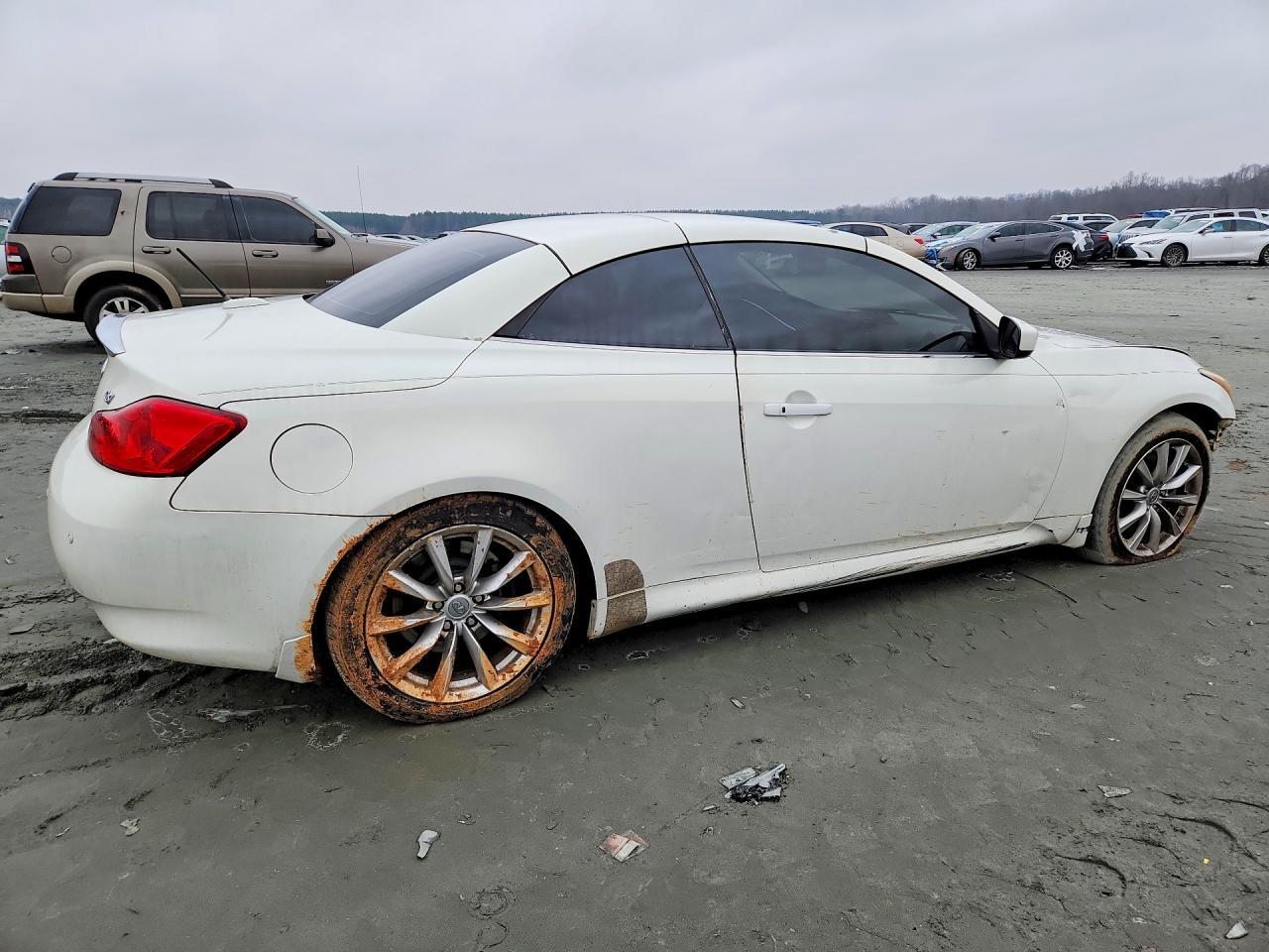 2011 INFINITI G37