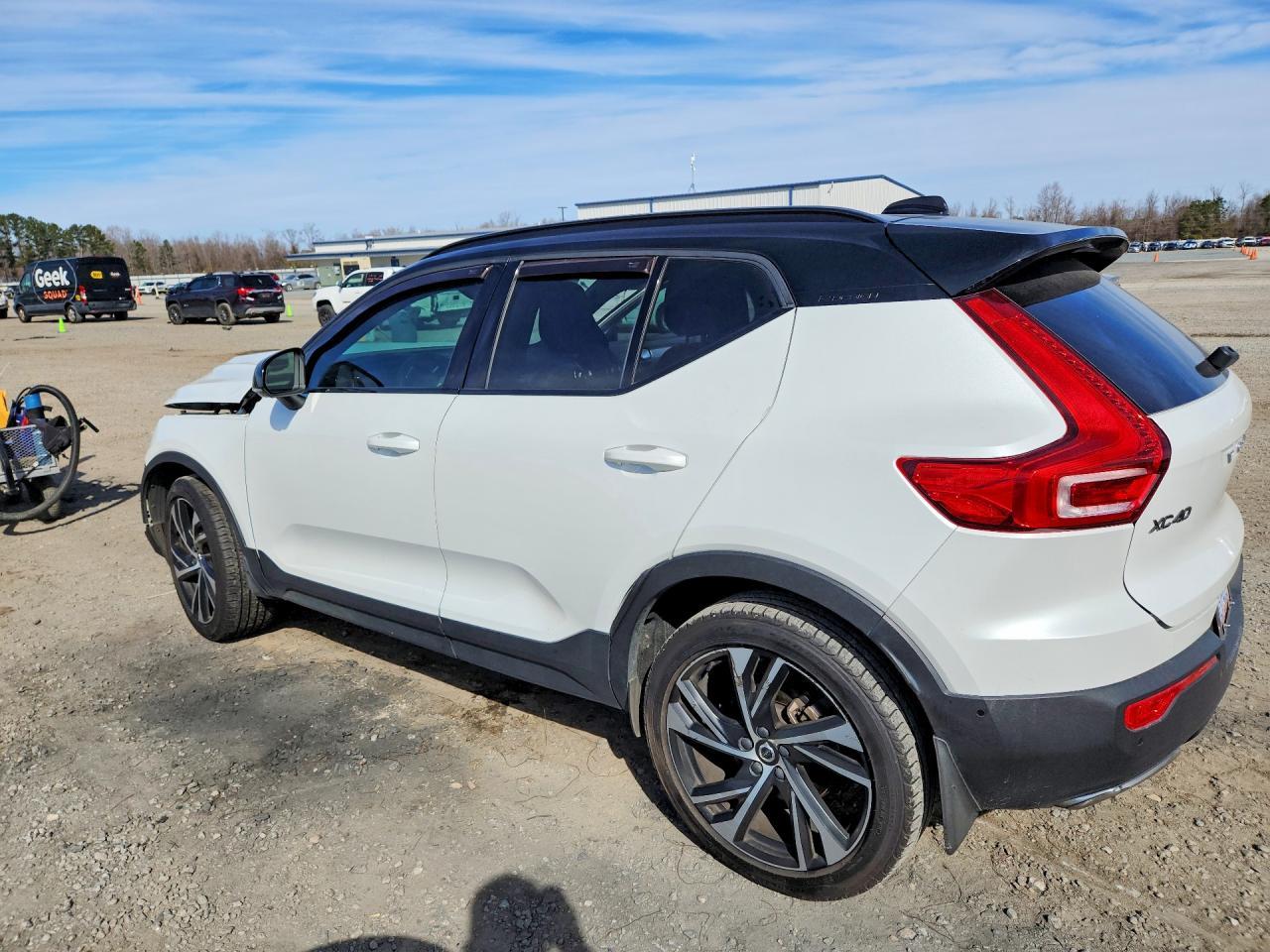 2020 VOLVO XC40