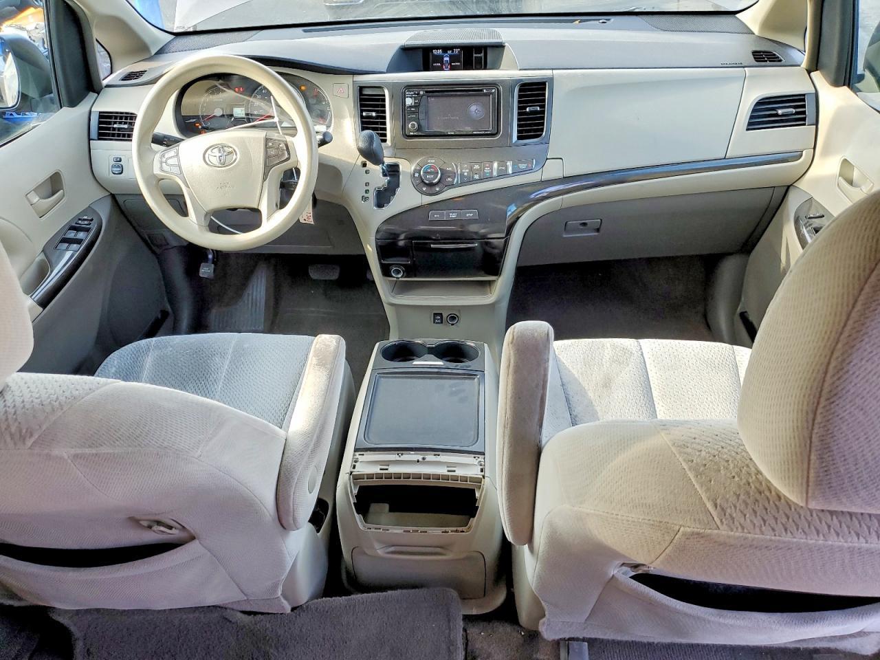 2013 TOYOTA SIENNA