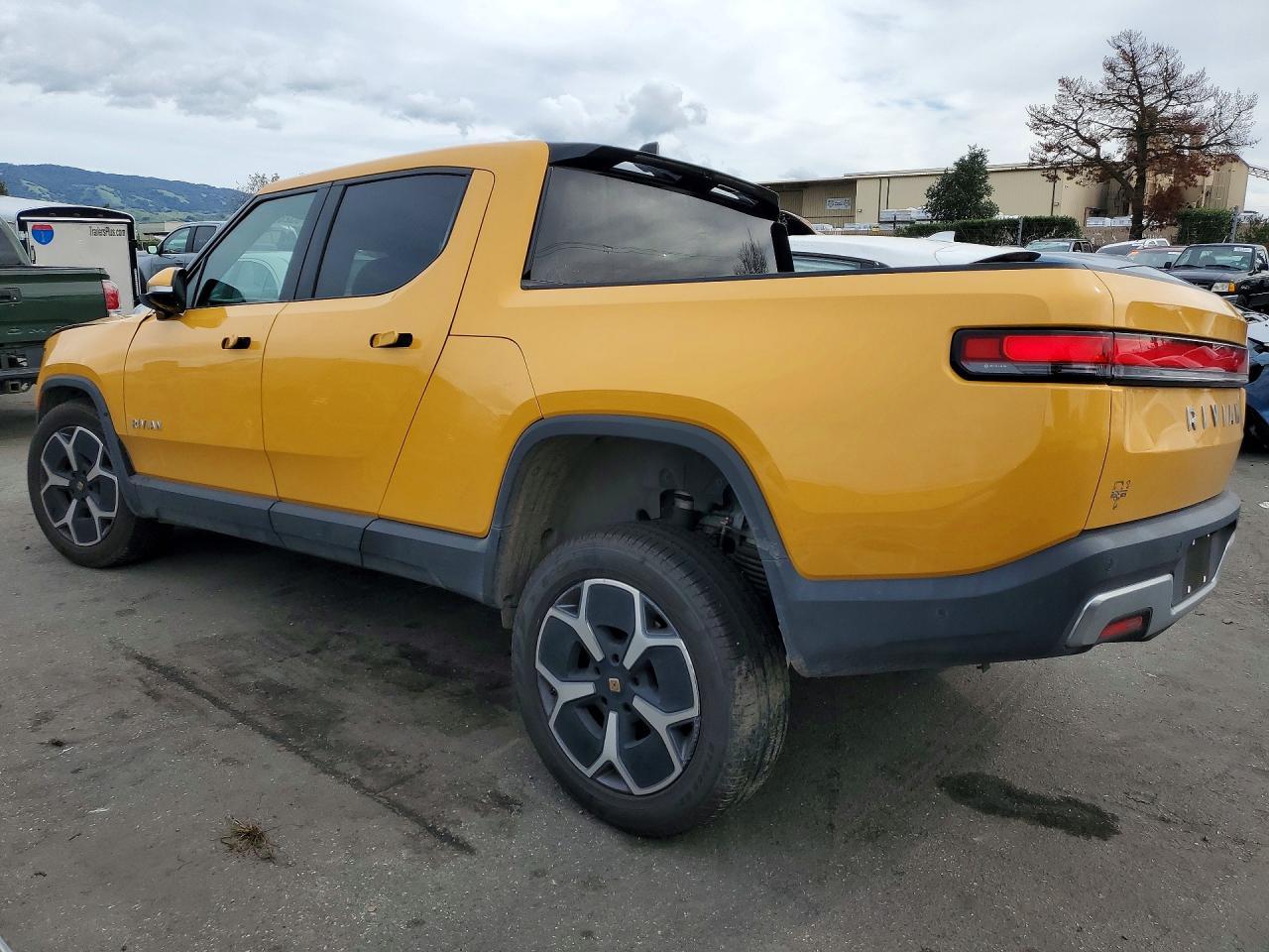 2023 RIVIAN R1t
