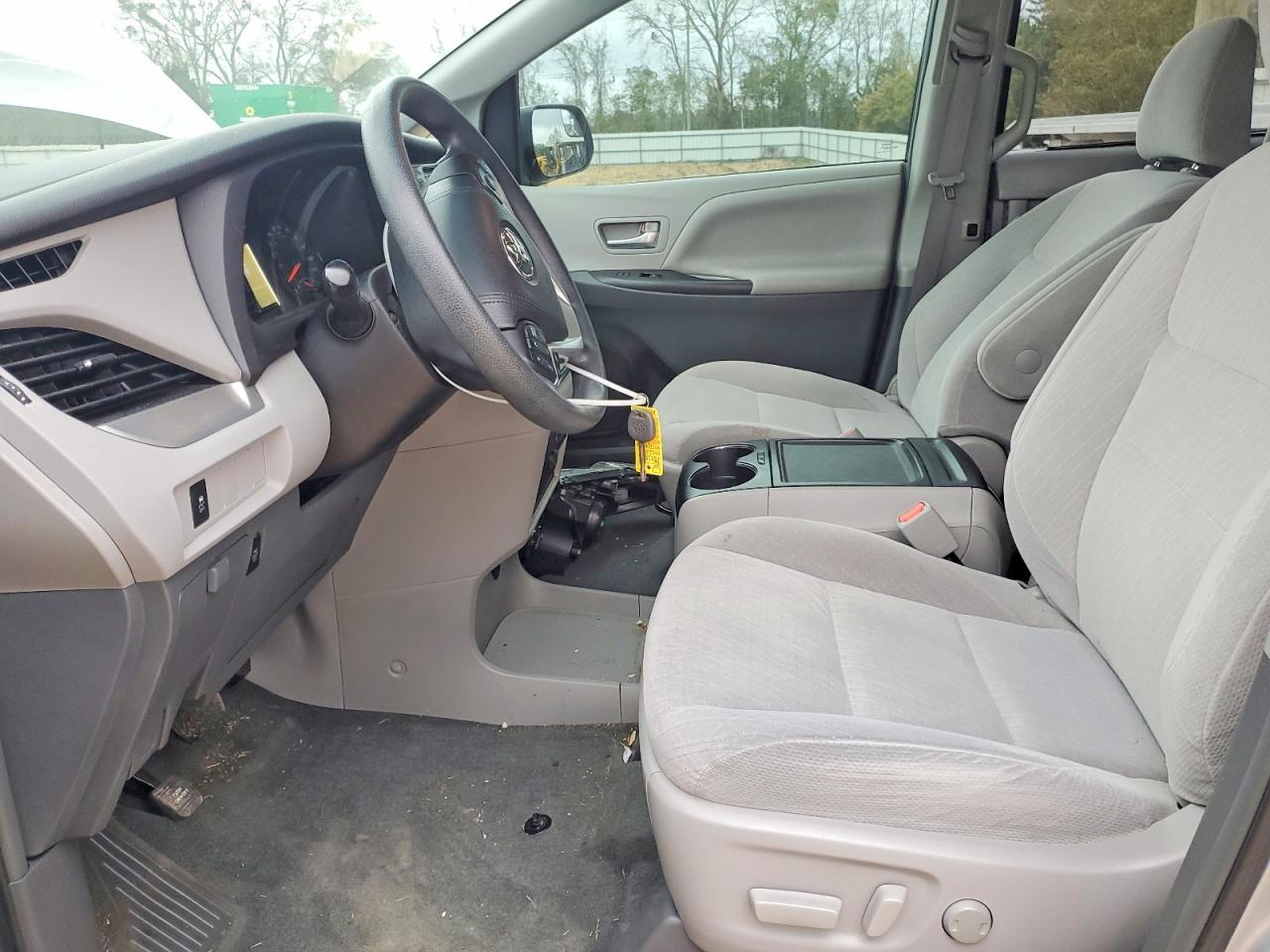 2016 TOYOTA SIENNA