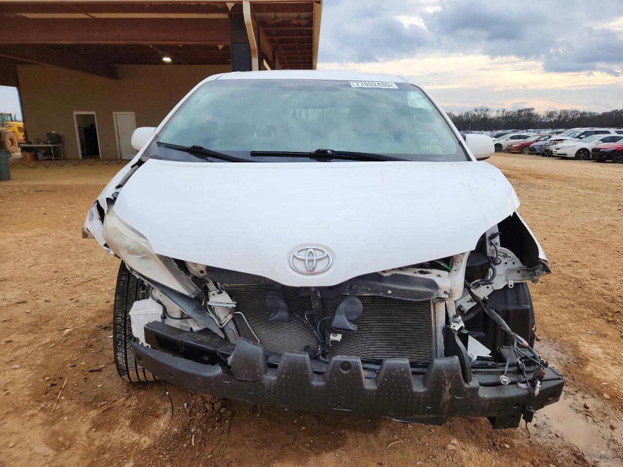 2016 TOYOTA SIENNA