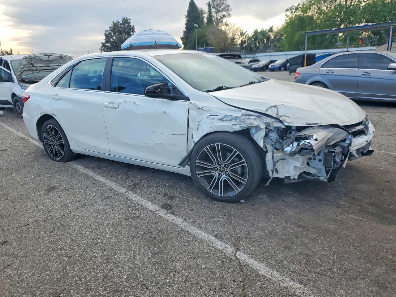 2016 TOYOTA CAMRY