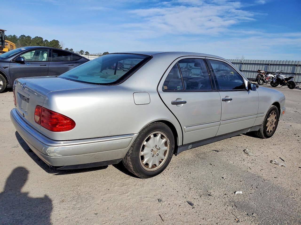1999 MERCEDES-BENZ E-Class