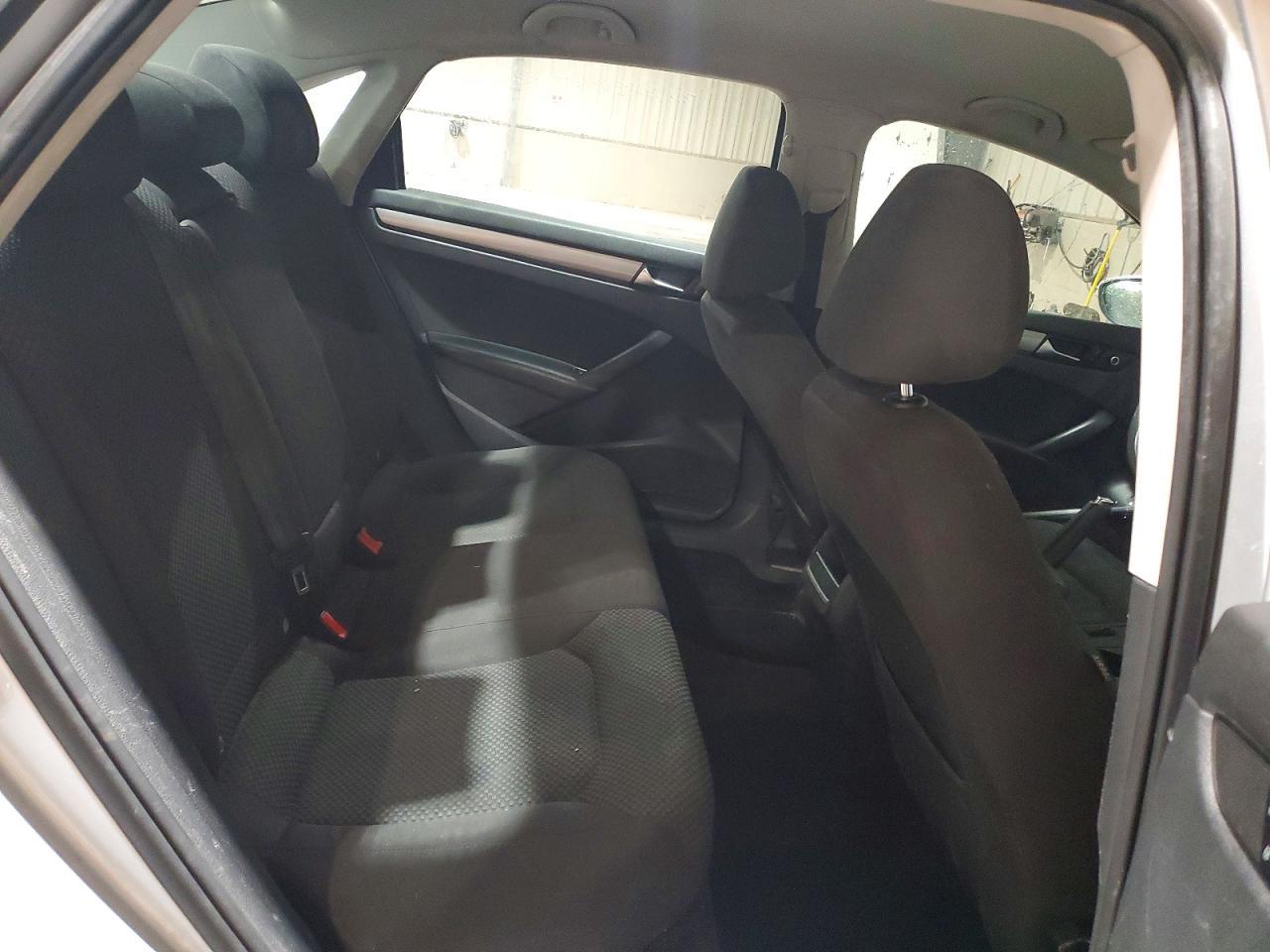2012 VOLKSWAGEN Passat