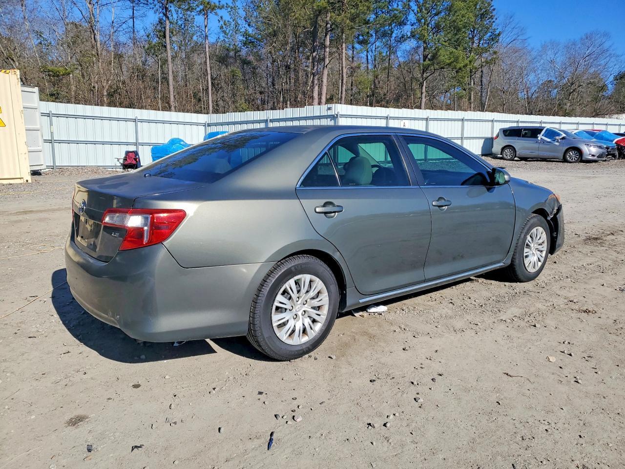 2014 TOYOTA CAMRY