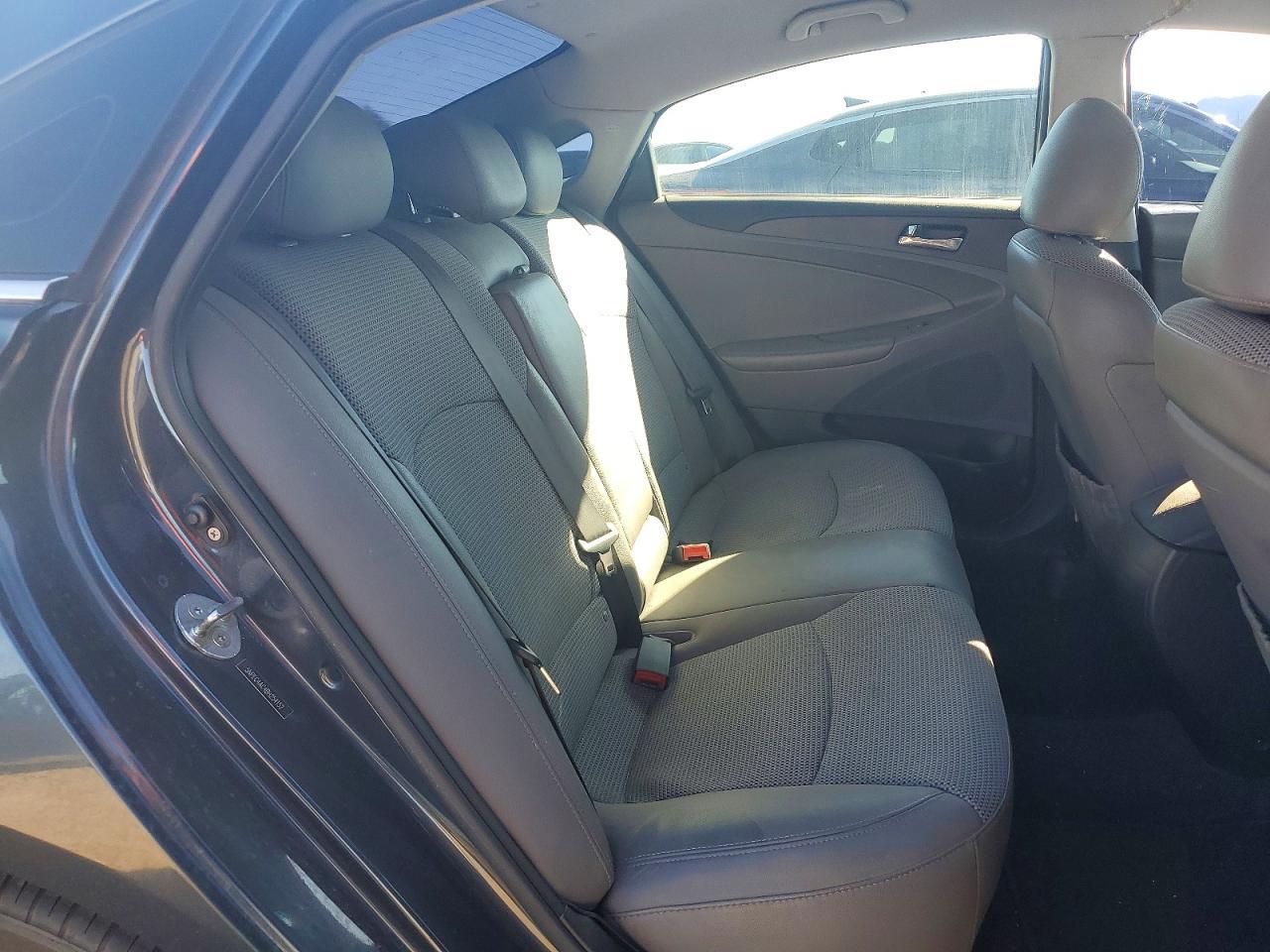 2011 HYUNDAI SONATA