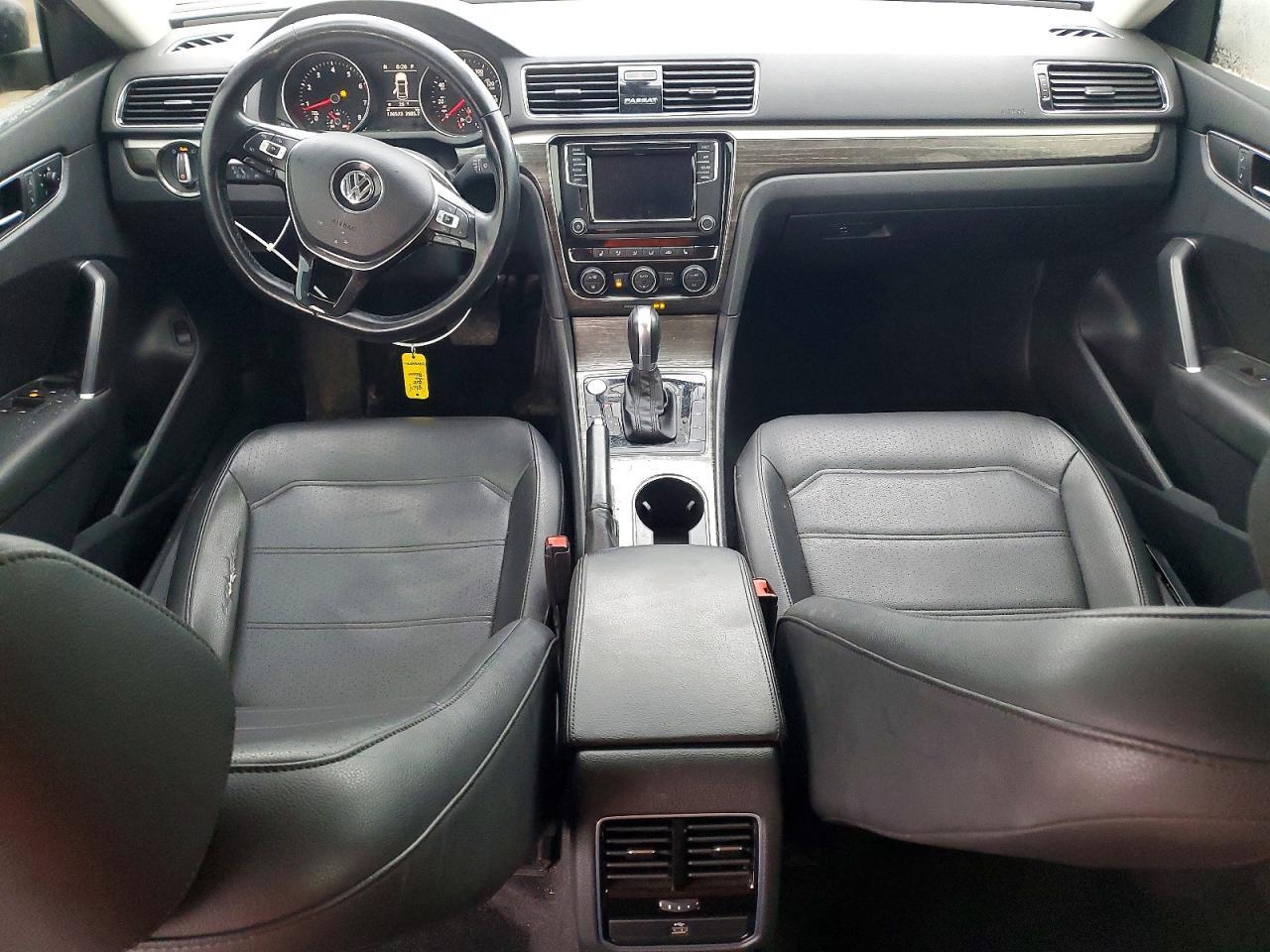 2018 VOLKSWAGEN Passat