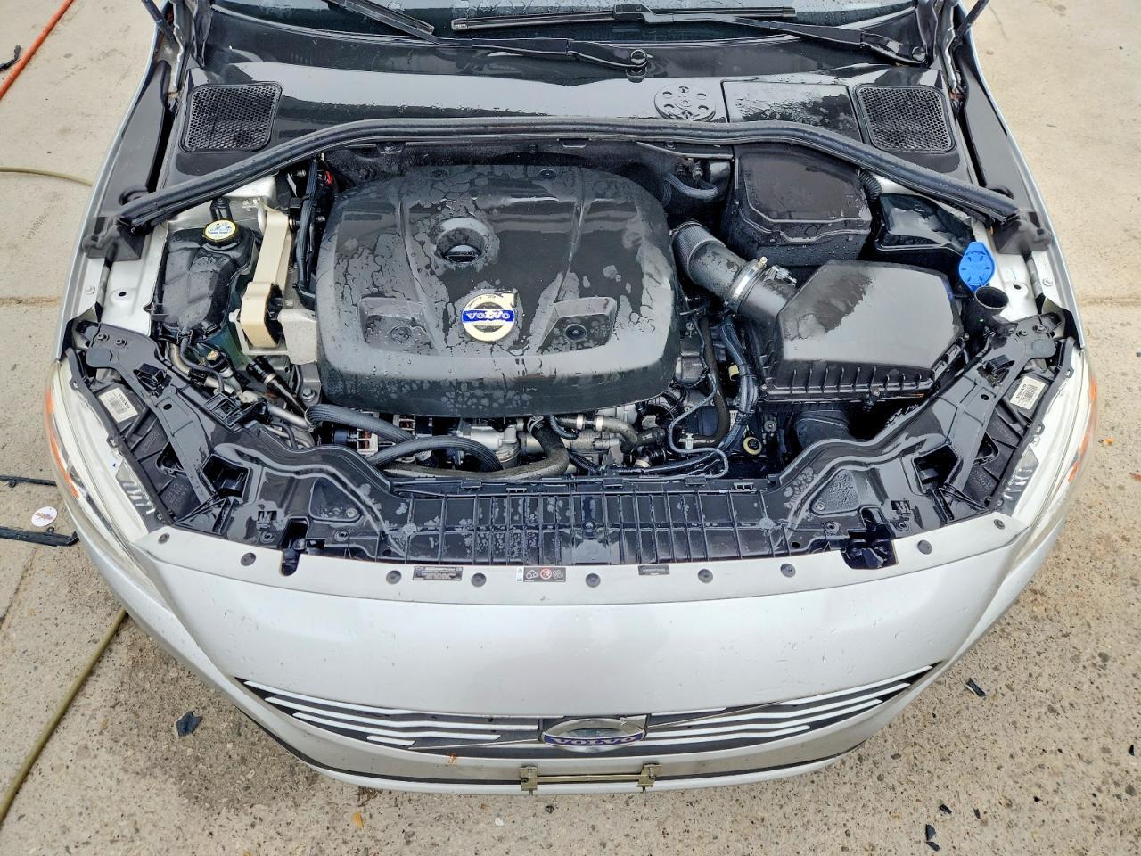 2015 VOLVO S60