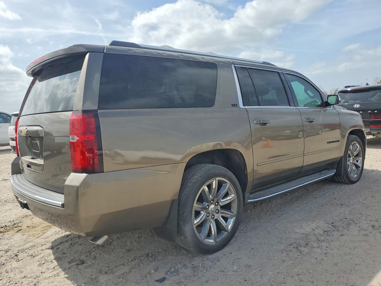 2016 CHEVROLET Suburban