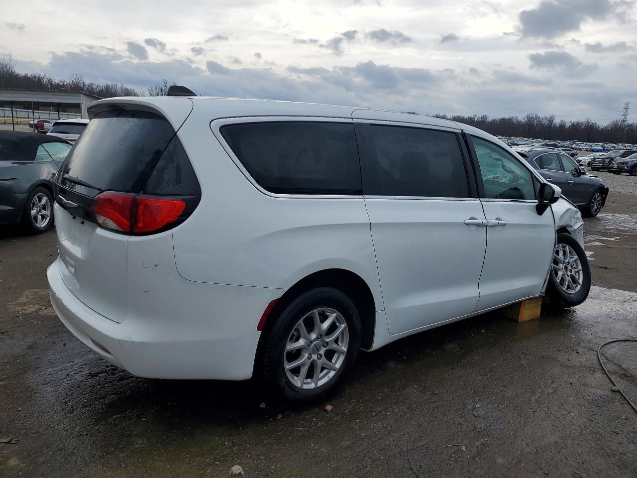 2022 CHRYSLER Voyager