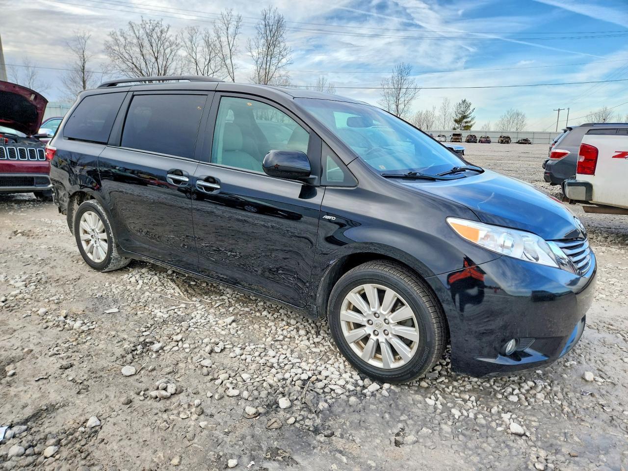 2017 TOYOTA SIENNA