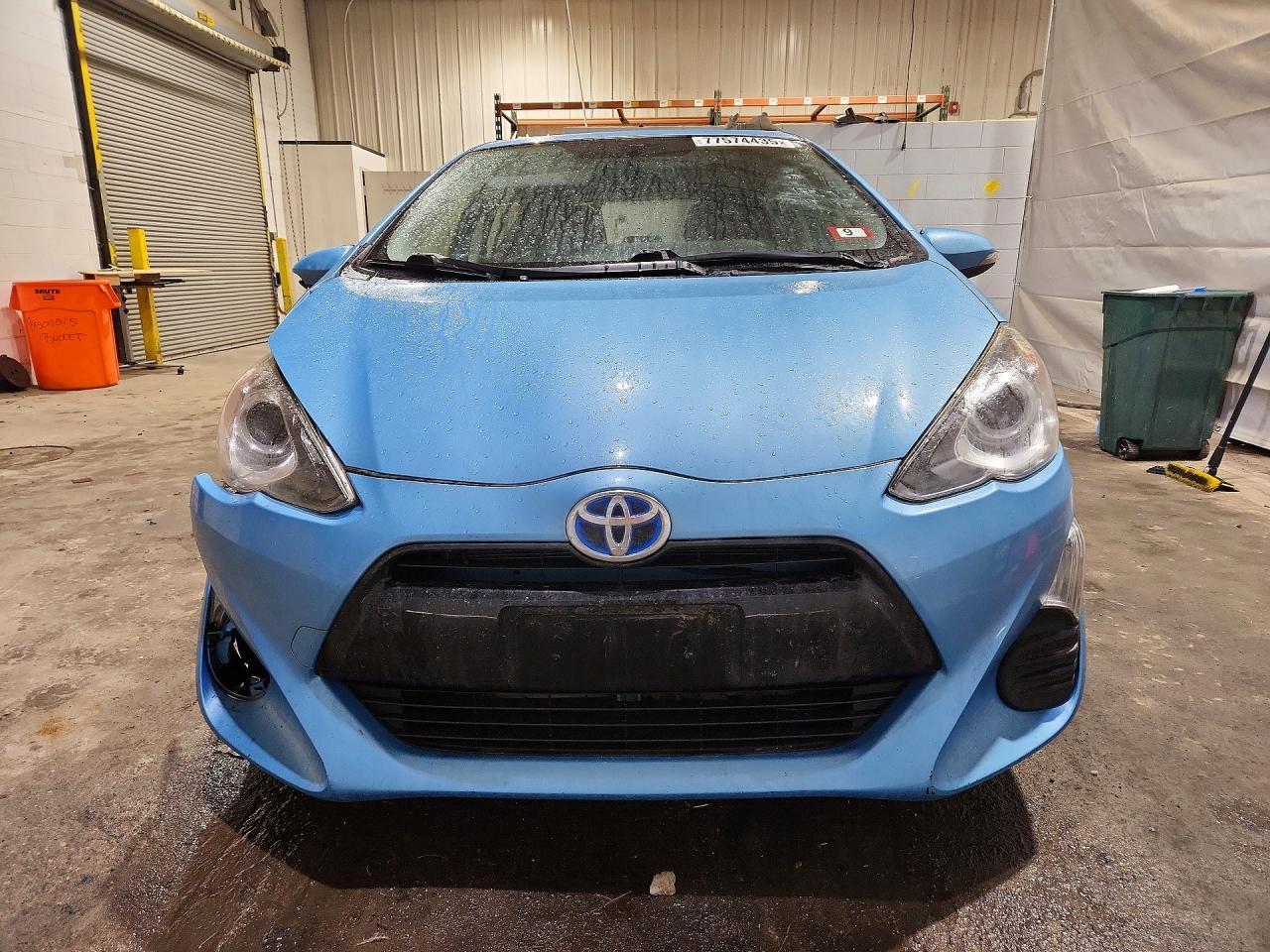 2016 TOYOTA Prius c