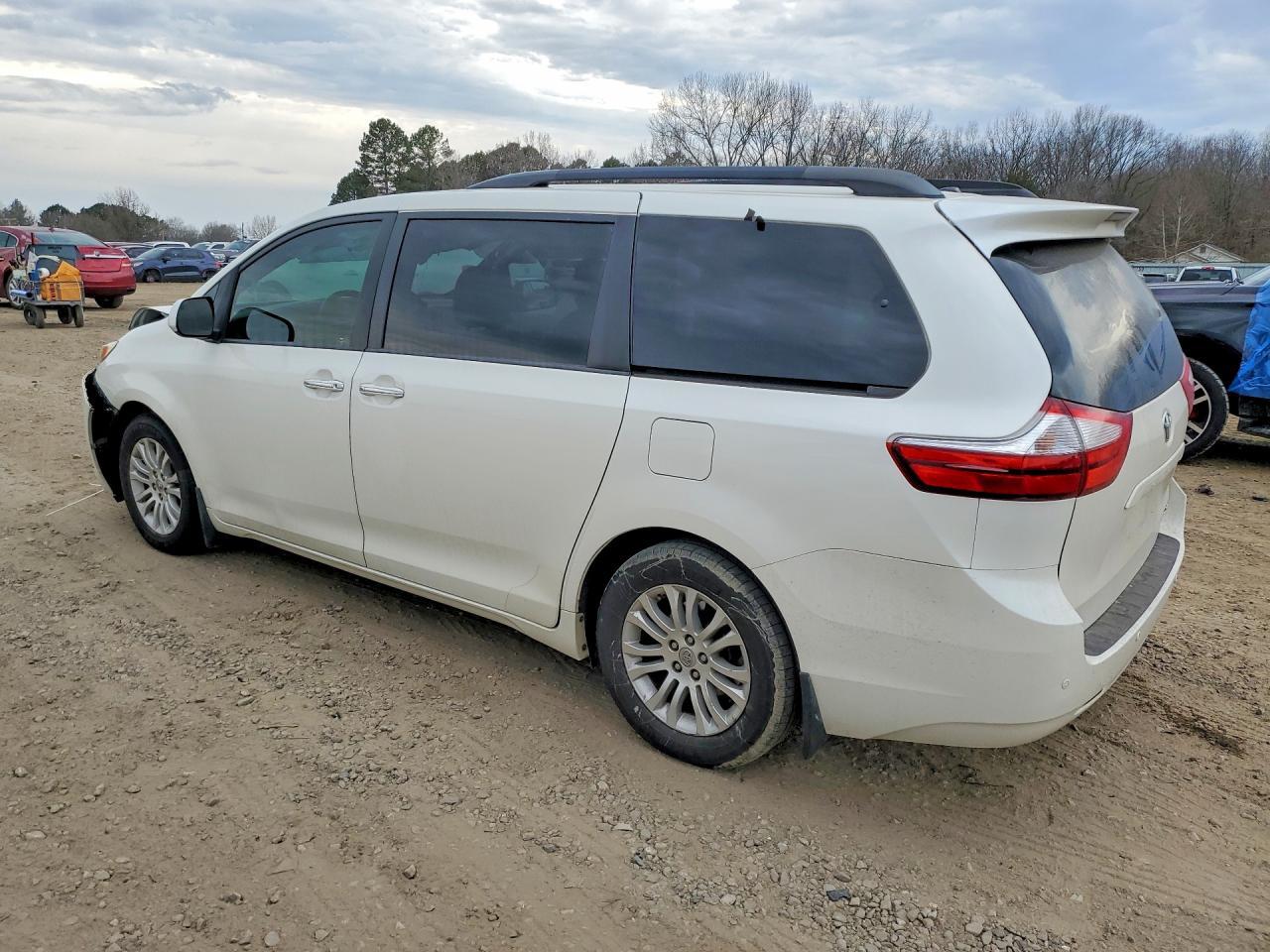2016 TOYOTA SIENNA