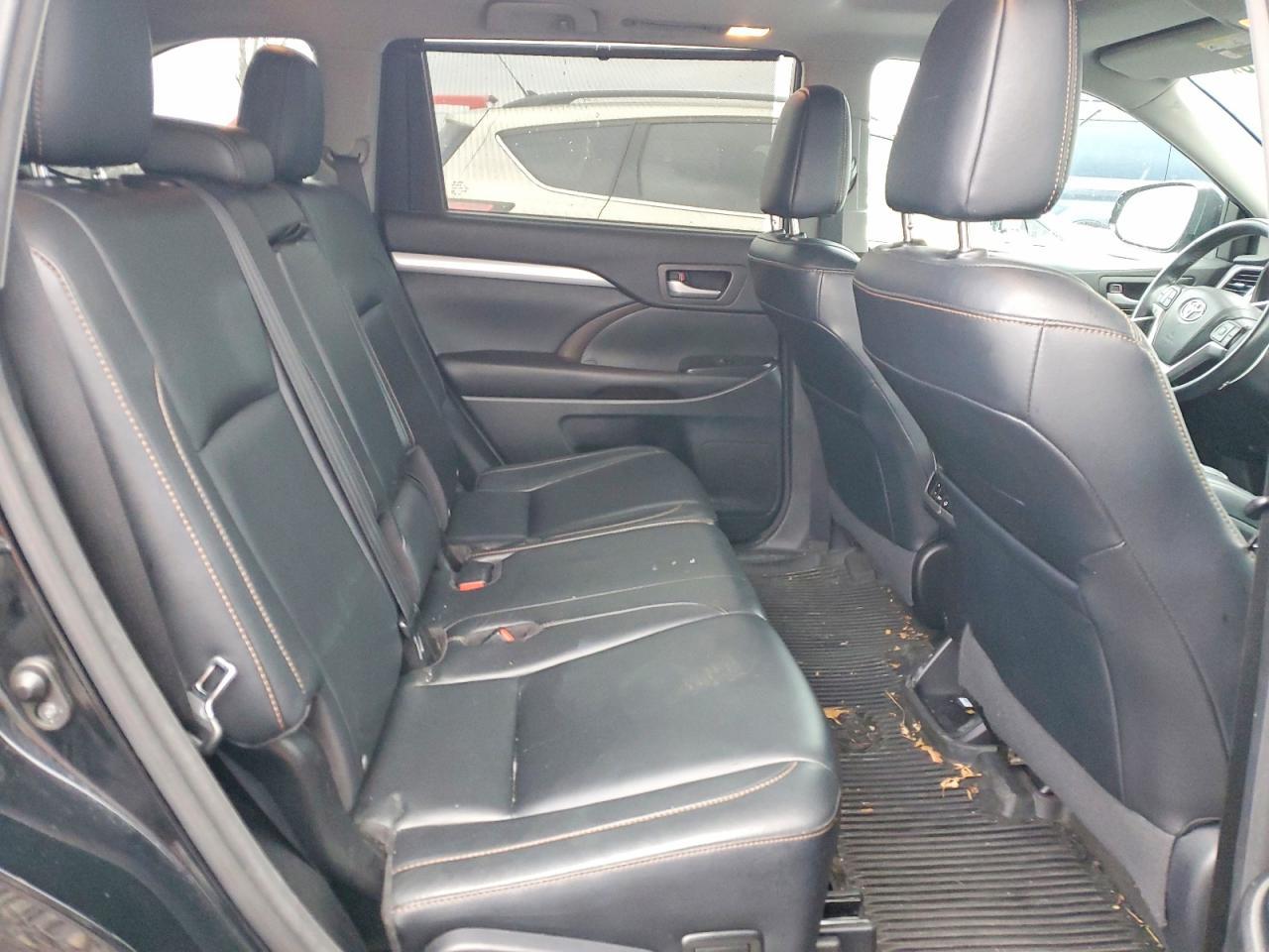2016 TOYOTA HIGHLANDER