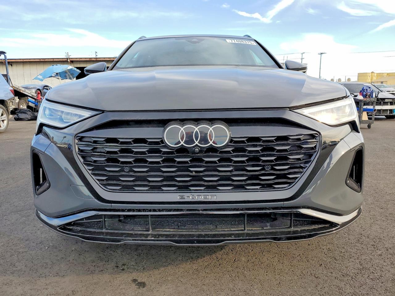 2024 AUDI Q8