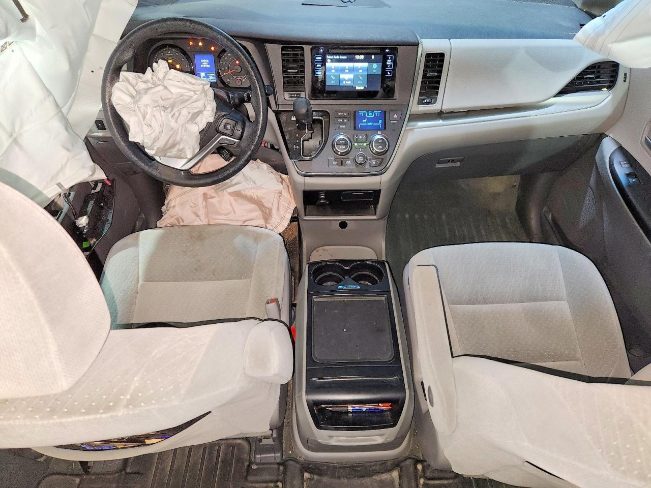 2016 TOYOTA SIENNA