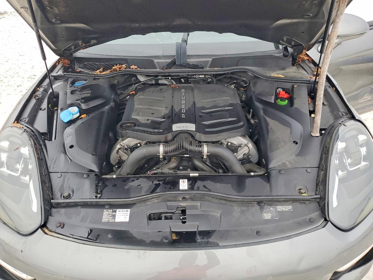 2016 PORSCHE CAYENNE