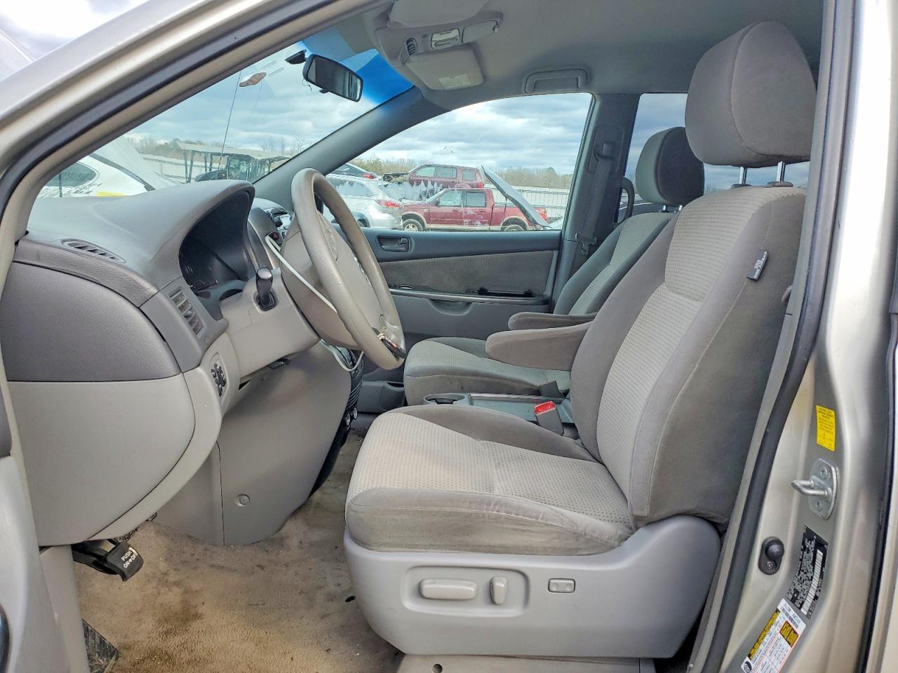 2010 TOYOTA SIENNA