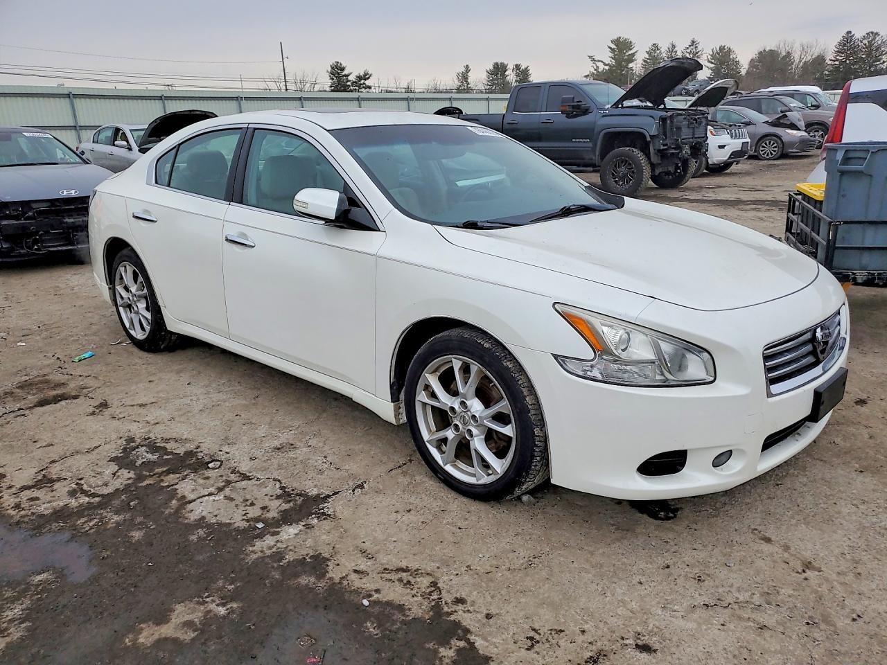 2014 NISSAN Maxima