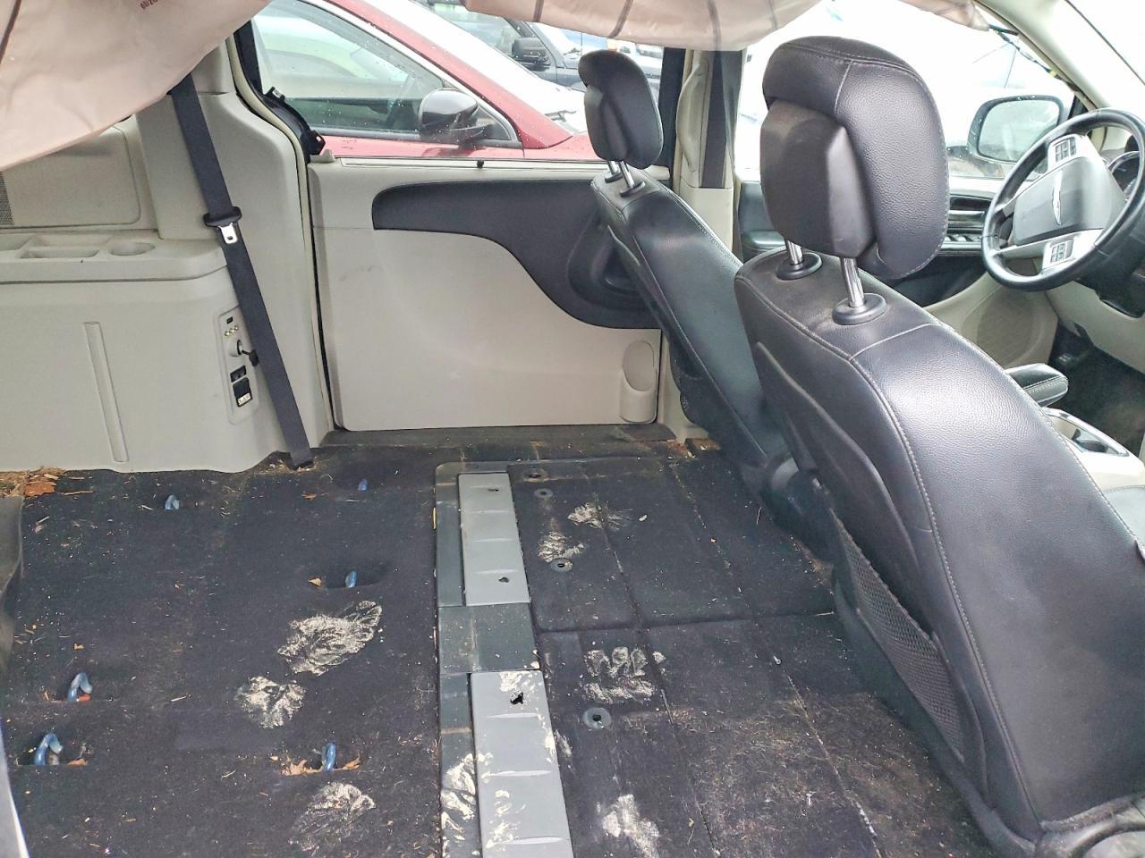 2016 CHRYSLER Town & Country