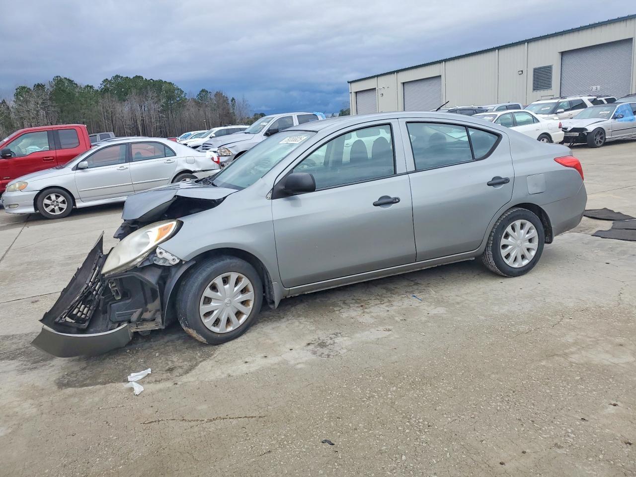 2014 NISSAN VERSA