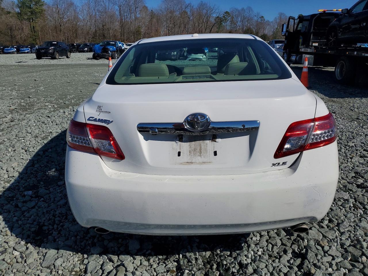2011 TOYOTA CAMRY