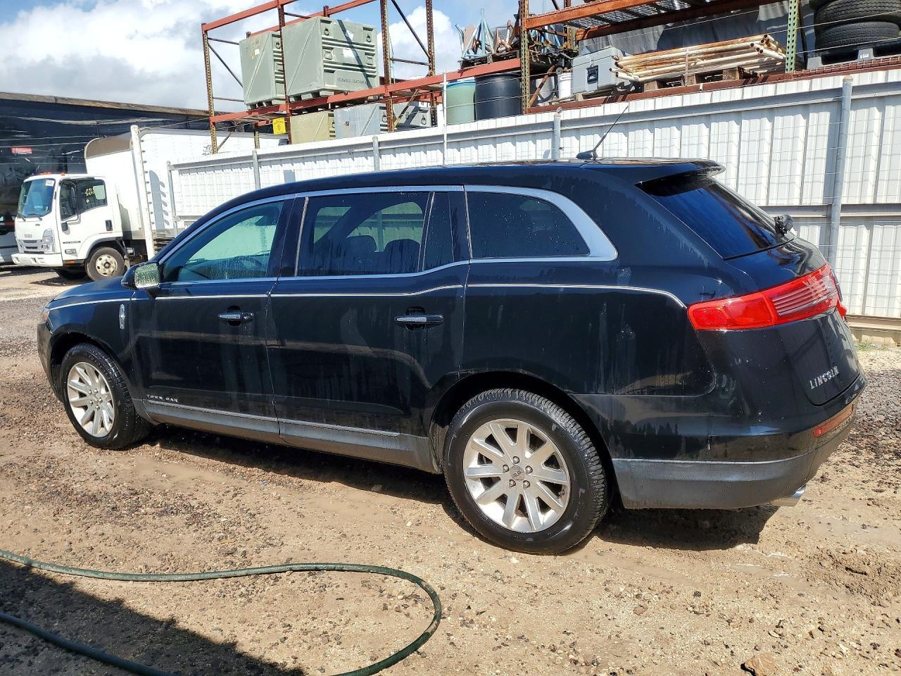 2016 LINCOLN MKT
