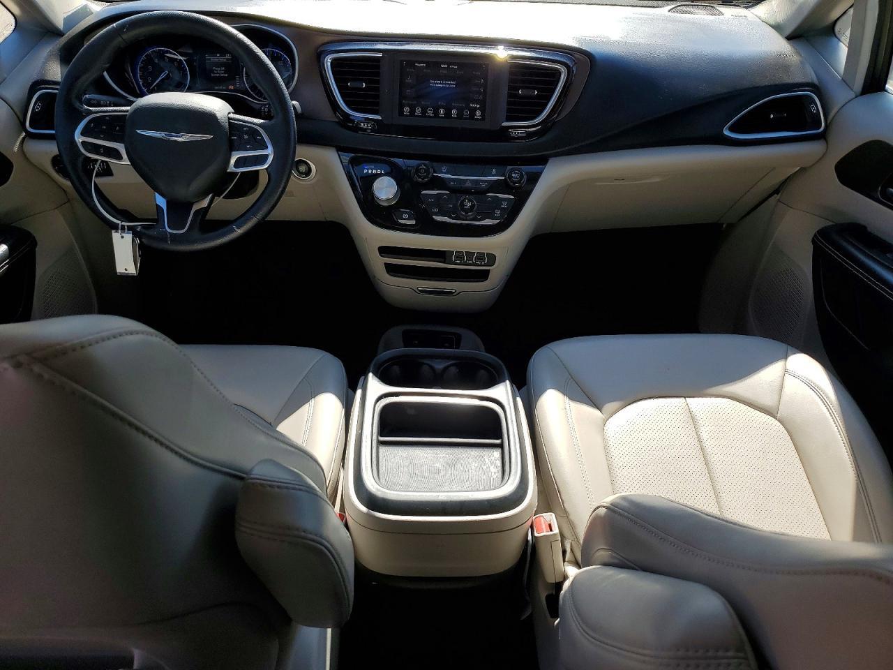 2021 CHRYSLER Voyager