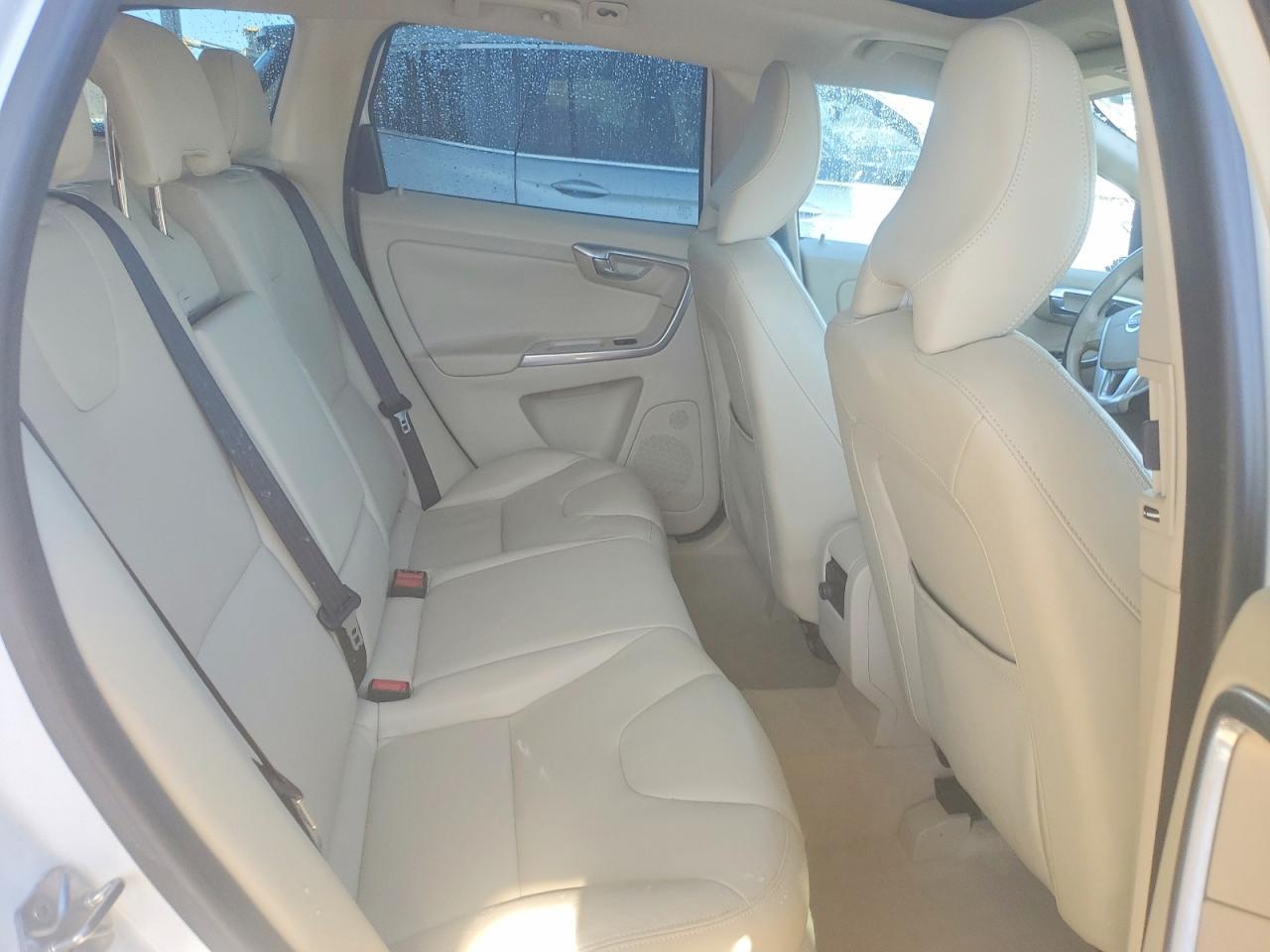 2015 VOLVO XC60