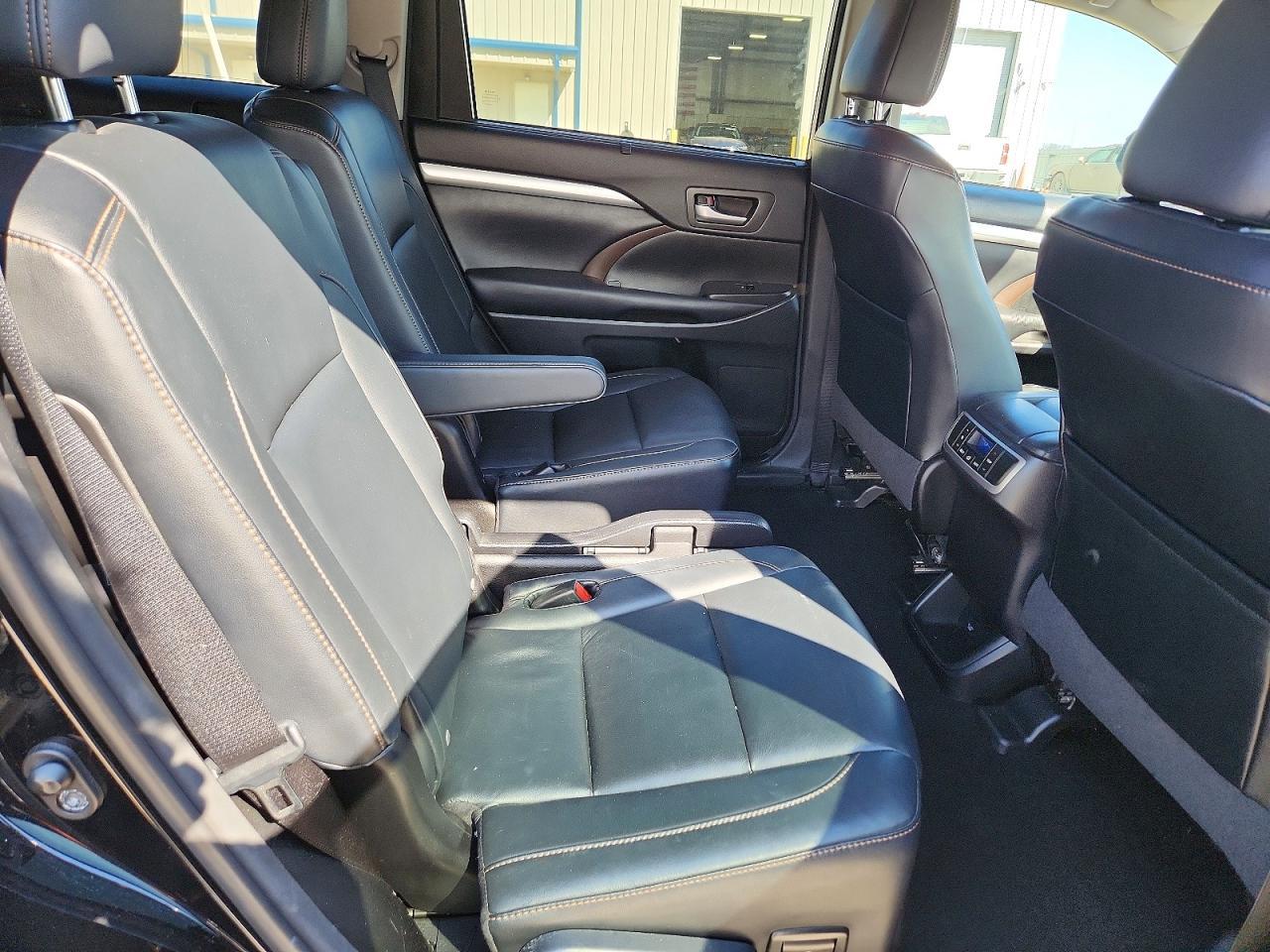 2016 TOYOTA HIGHLANDER