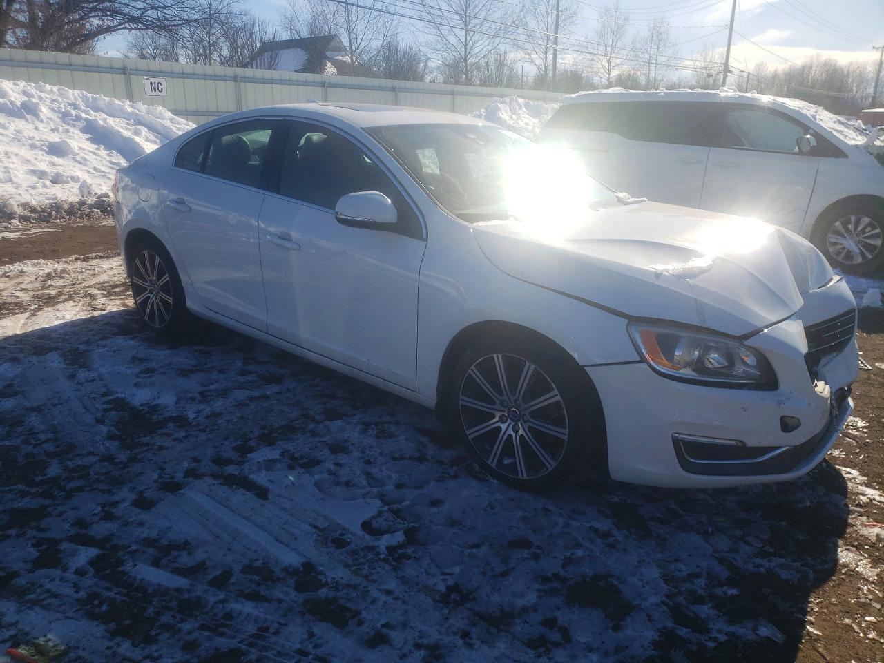 2015 VOLVO S60