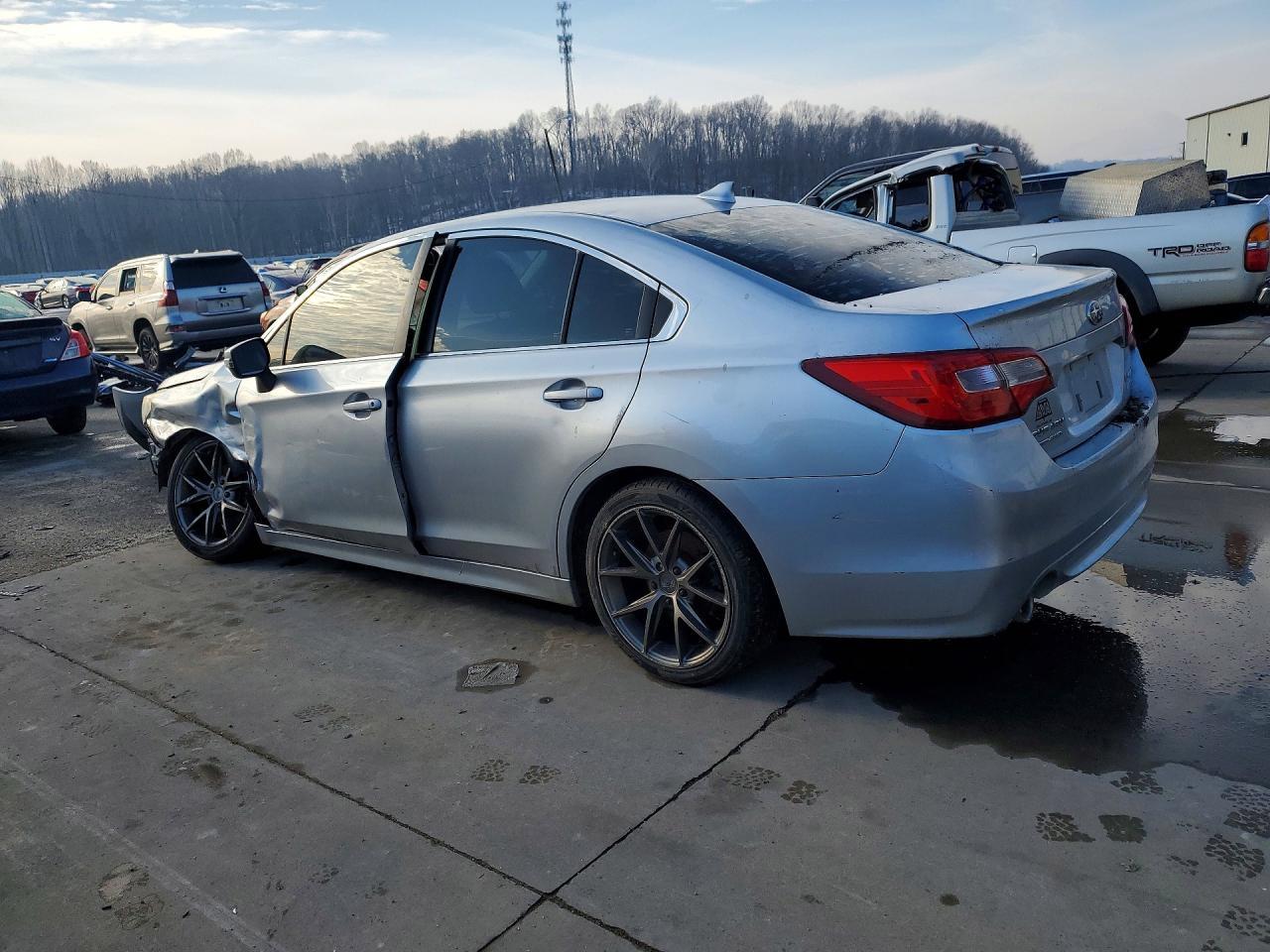 2016 SUBARU Legacy