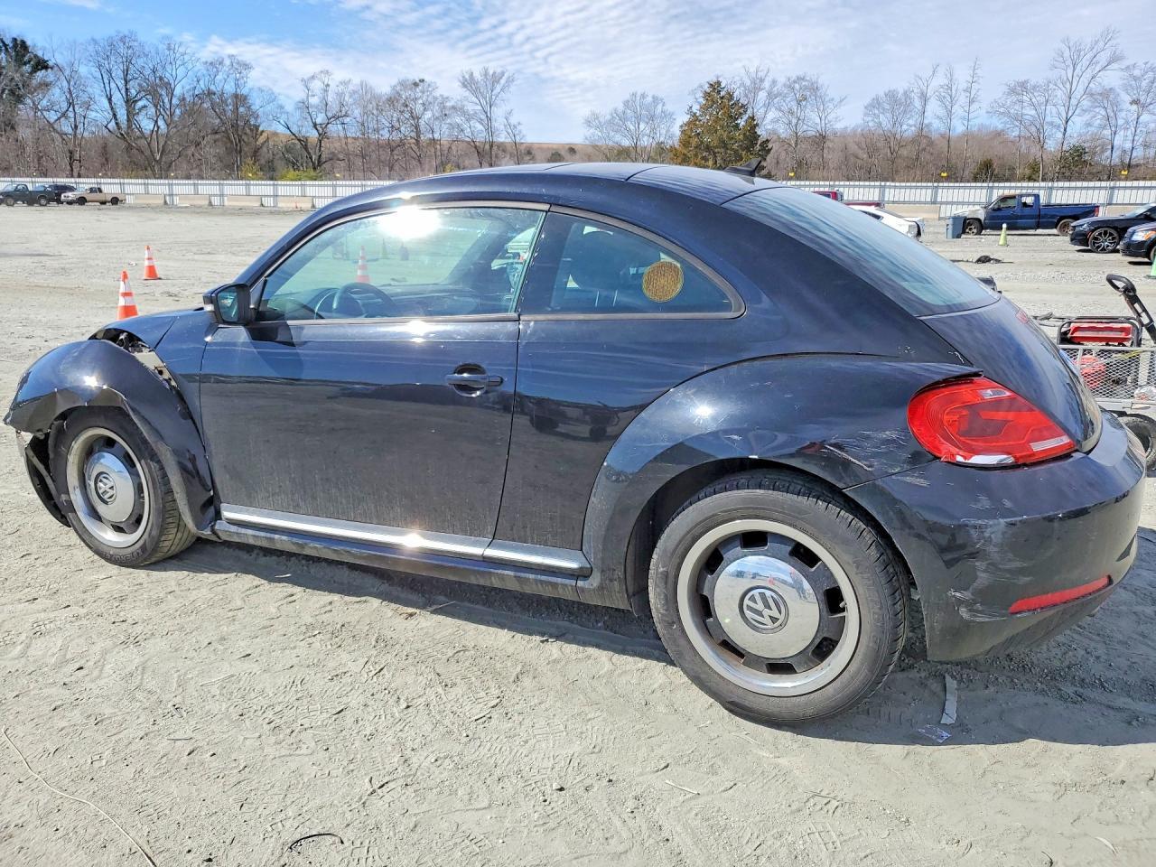 2012 VOLKSWAGEN Beetle