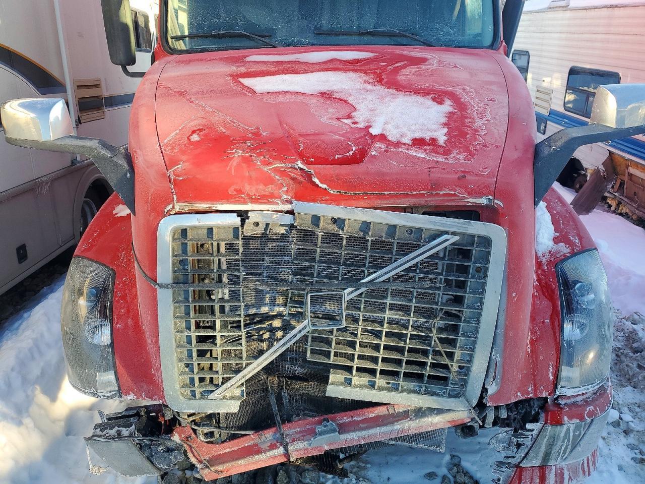 2010 VOLVO VNL
